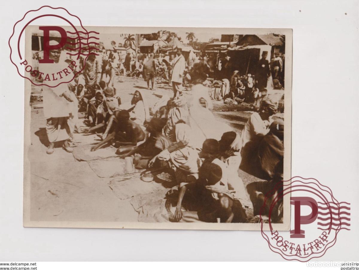 Fotograf&iacute;a antigua: INDE INDIA SOLAR ECLIPSE BRAHMINS HINDU DISTRIBUTING ALMS TO THE POOR 21*16CM Fonds Victor FORBIN
