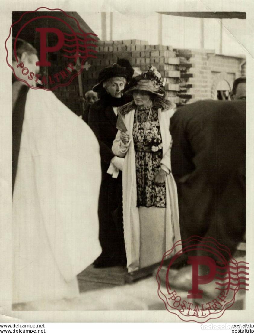 Fotograf&iacute;a antigua: LADY LYTTON LAYS FOUNDATION STONE NEW CHURCH KNEBWORTH Hertfordshire UK 21*16CM Fonds Victor FORBIN