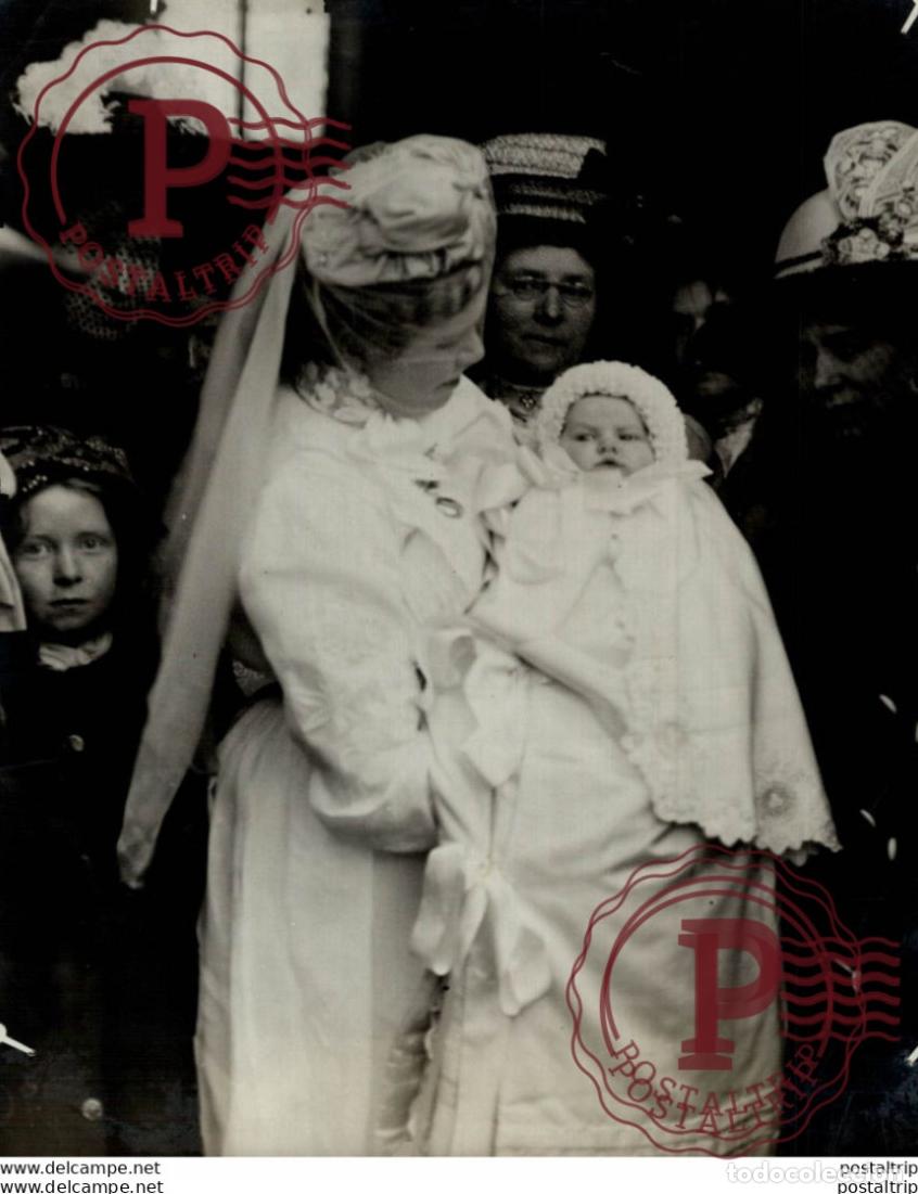 Fotograf&iacute;a antigua: CHRISTENING OF EARL BEAUCHAMPS 6TH SON THE BABY 21*16CM Fonds Victor FORBIN 1864-1947