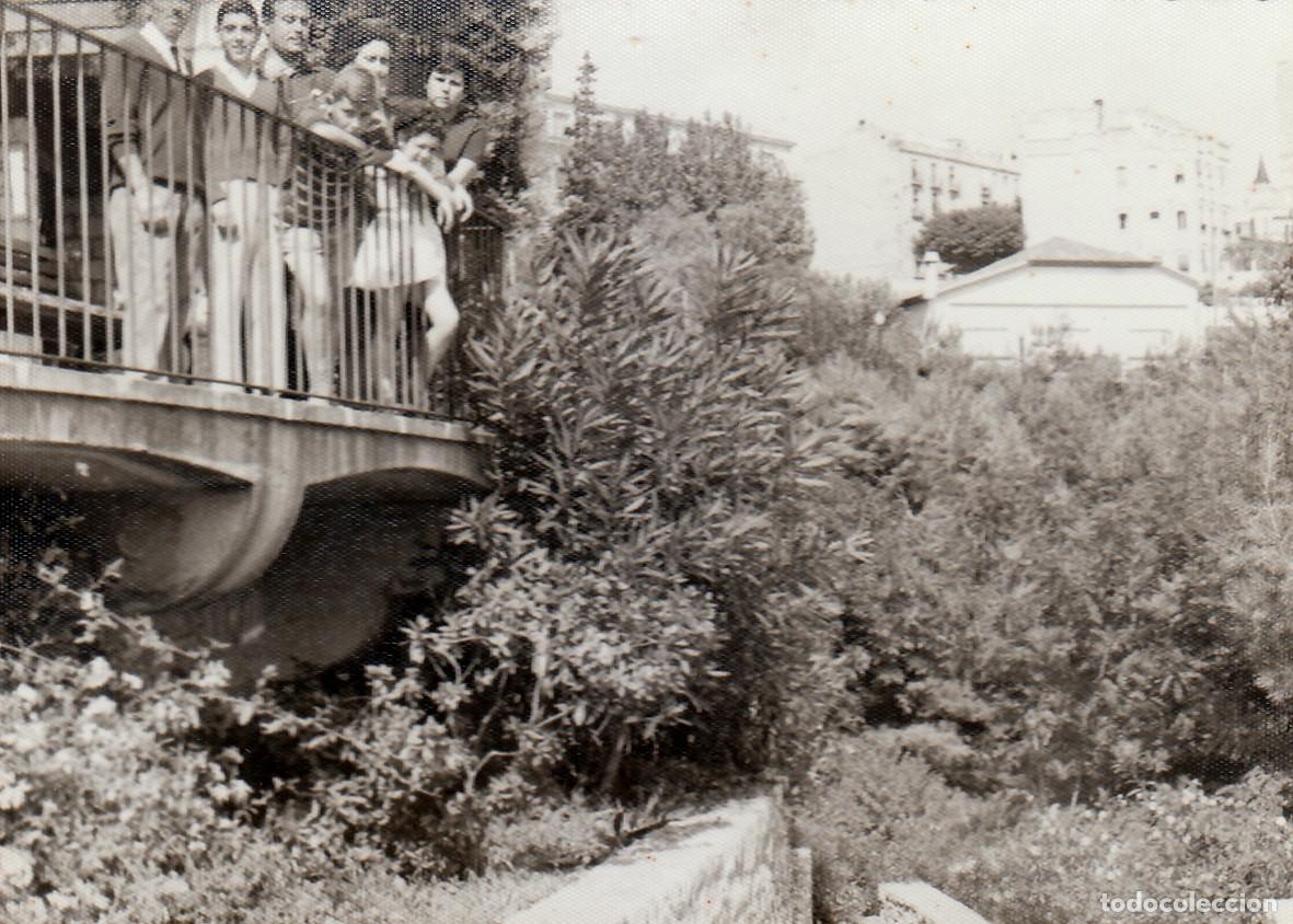 Fotograf&iacute;a antigua: Familia en el balc&oacute;n, Barcelona?. A&ntilde;os 50-60 pc