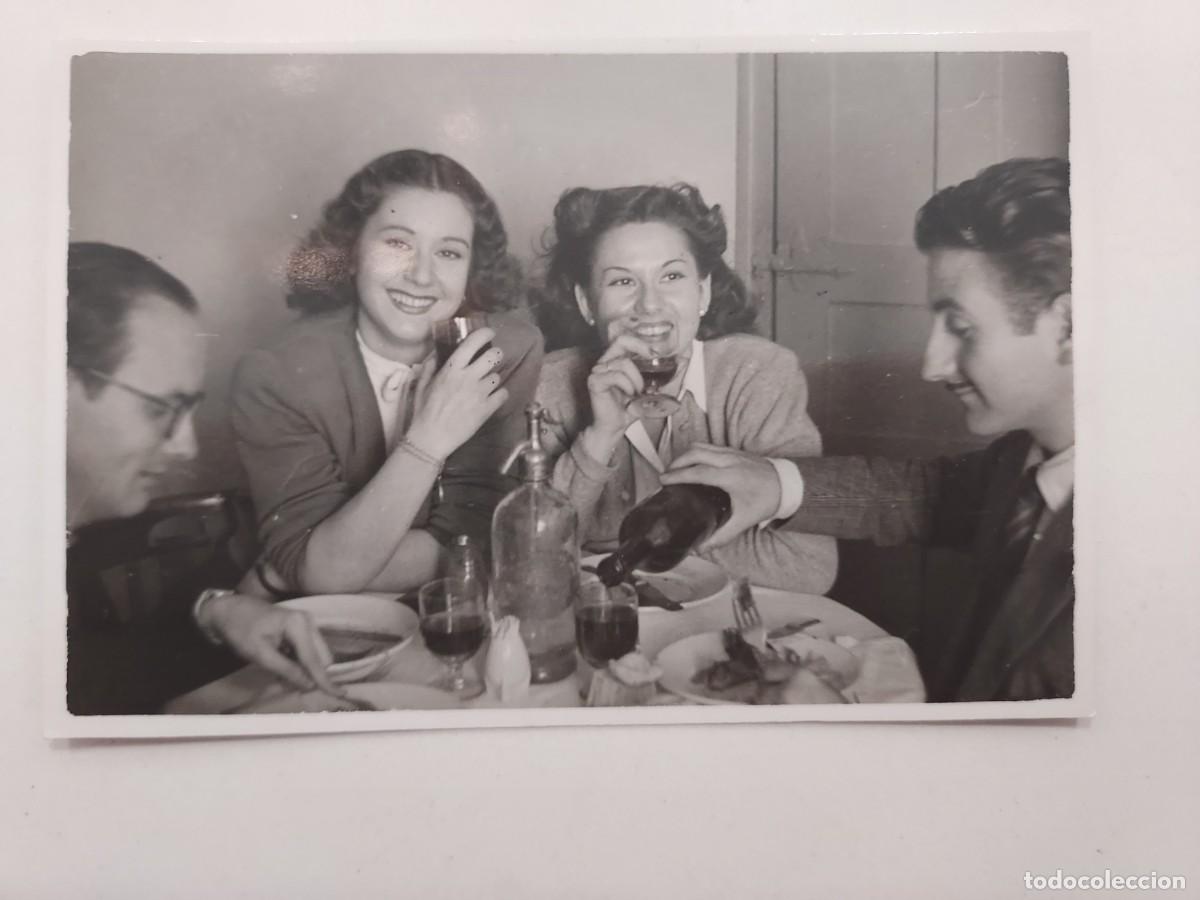 Fotograf&iacute;a antigua: FOTOGRAFO MIGUEL GUZMAN MADRID. MUNDO CINE ACTRIZ. COMIDA CON SIF&Oacute;N. CA. 1910. 8,5 X 5,5 CM