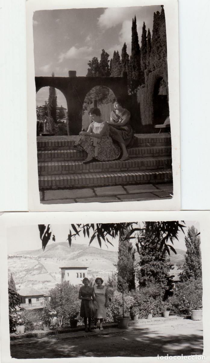 Fotograf&iacute;a antigua: 2 bonitas fotos. Mujeres. La Alhambra, Granada. A&ntilde;os 60 pc