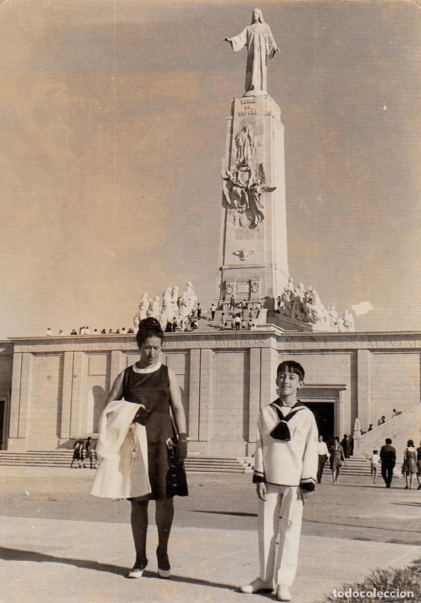 Fotograf&iacute;a antigua: Comuni&oacute;n en el Cerro de los &Aacute;ngeles, Getafe, Madrid. A&ntilde;os 60 pc