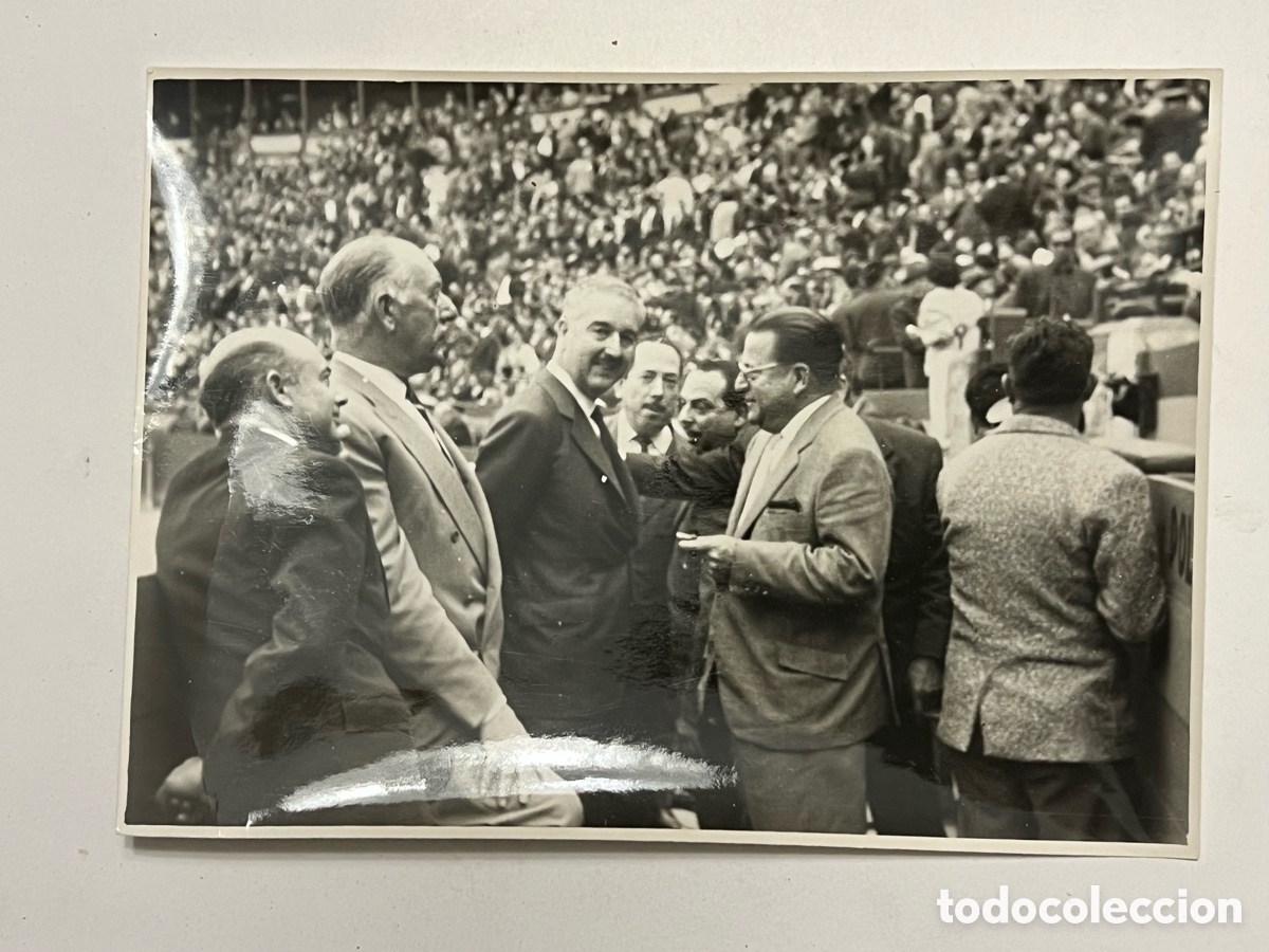 Alte Fotografie: RINC&Oacute;N DE ARELLANO, Alcalde de Valencia y autoridades una tarde en los Toros.. (h.1950?)