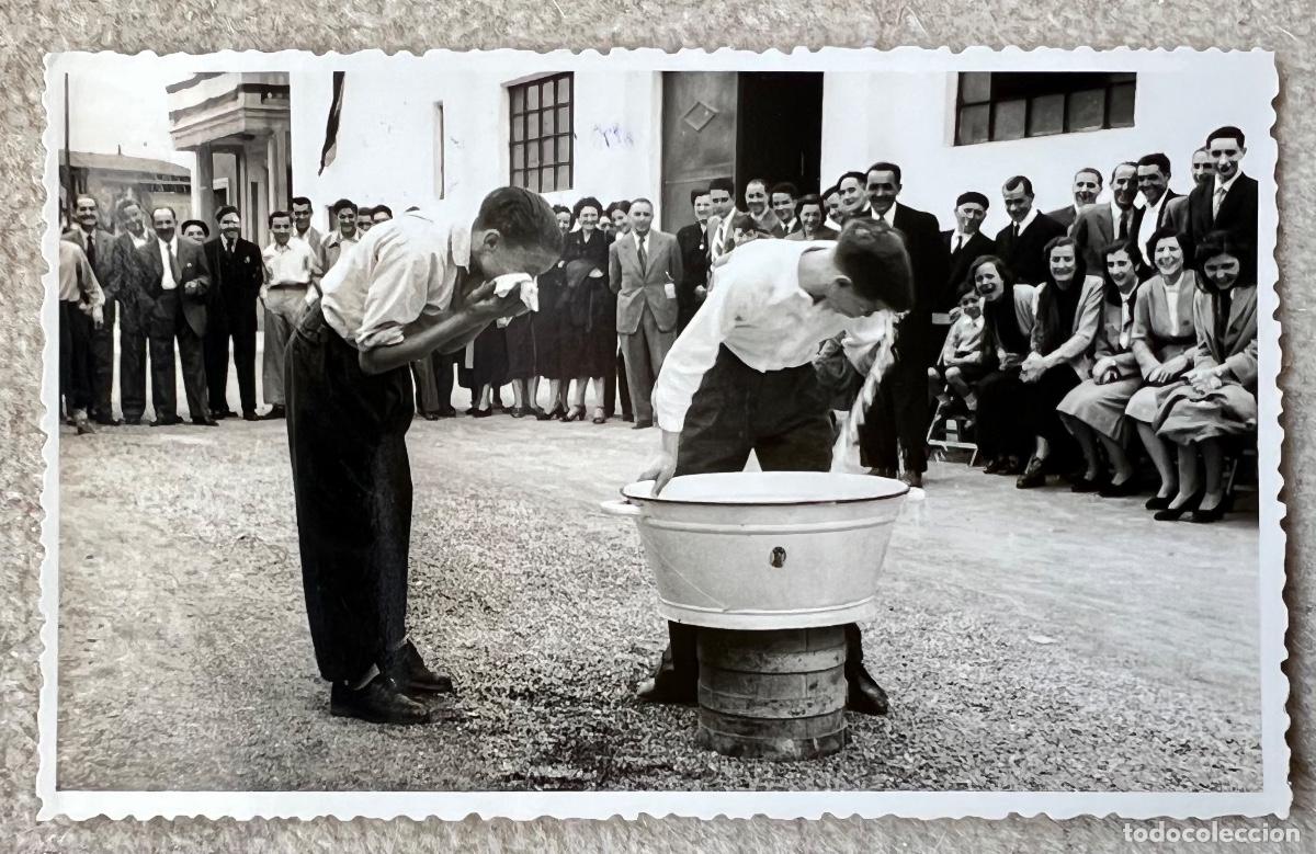 Alte Fotografie: Fotograf&iacute;a F&aacute;brica de Productos Esmaltados del Norte (Bodas de Plata, 1953) - Basauri - Vizcaya
