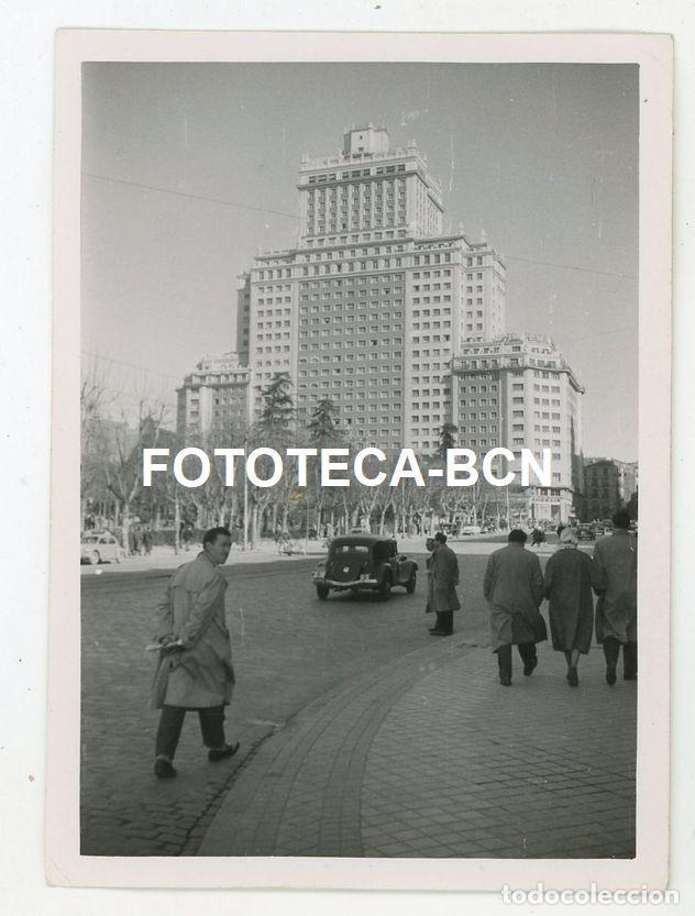 Fotograf&iacute;a antigua: FOTO ORIGINAL MADRID PL ESPA&Ntilde;A COCHE TAXI CITROEN TRACTION A&Ntilde;OS 50/60