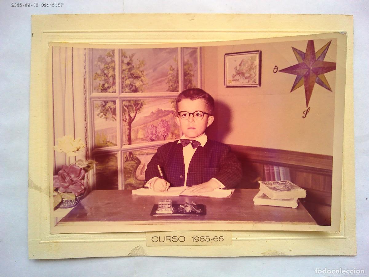 Fotografia antica: FOTO ESCOLAR : NI&Ntilde;O AQUEJADO DE ENANISMO ESCRIBIENDO, CURSO 1965-66 . DE E. UTRILLA , VALENCIA