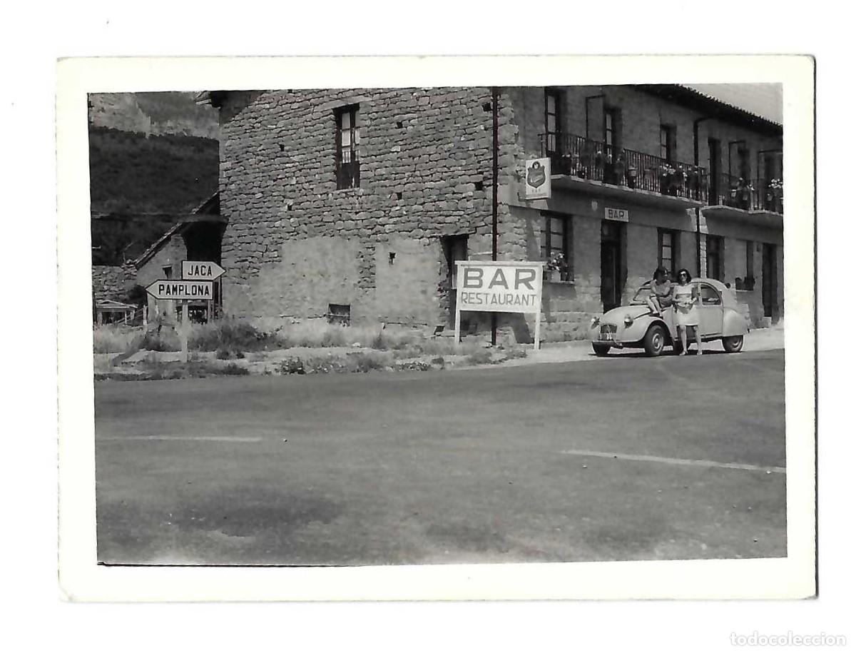 Fotograf&iacute;a antigua: FOTOGRAF&Iacute;A- SE&Ntilde;ORAS. COCHE CITRO&Euml;N. YESA. HUESCA. 1968