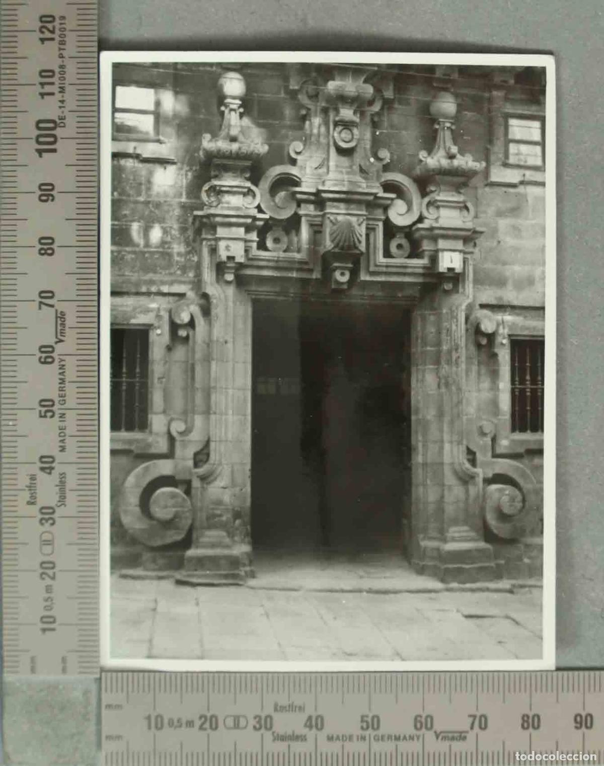 Fotograf&iacute;a antigua: FOTOGRAFIA. PUERTA CASA DEL DEAN SANTIAGO DE COMPSOTELA. HACIA 1940