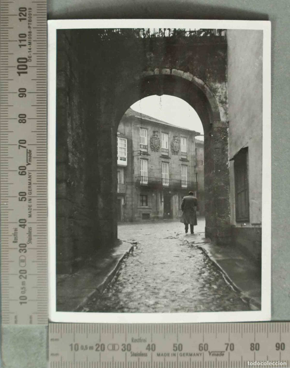 Fotograf&iacute;a antigua: FOTOGRAFIA. VISTA CALLE DE SANTIAGO DE COMPOSTELA. HACIA 1940