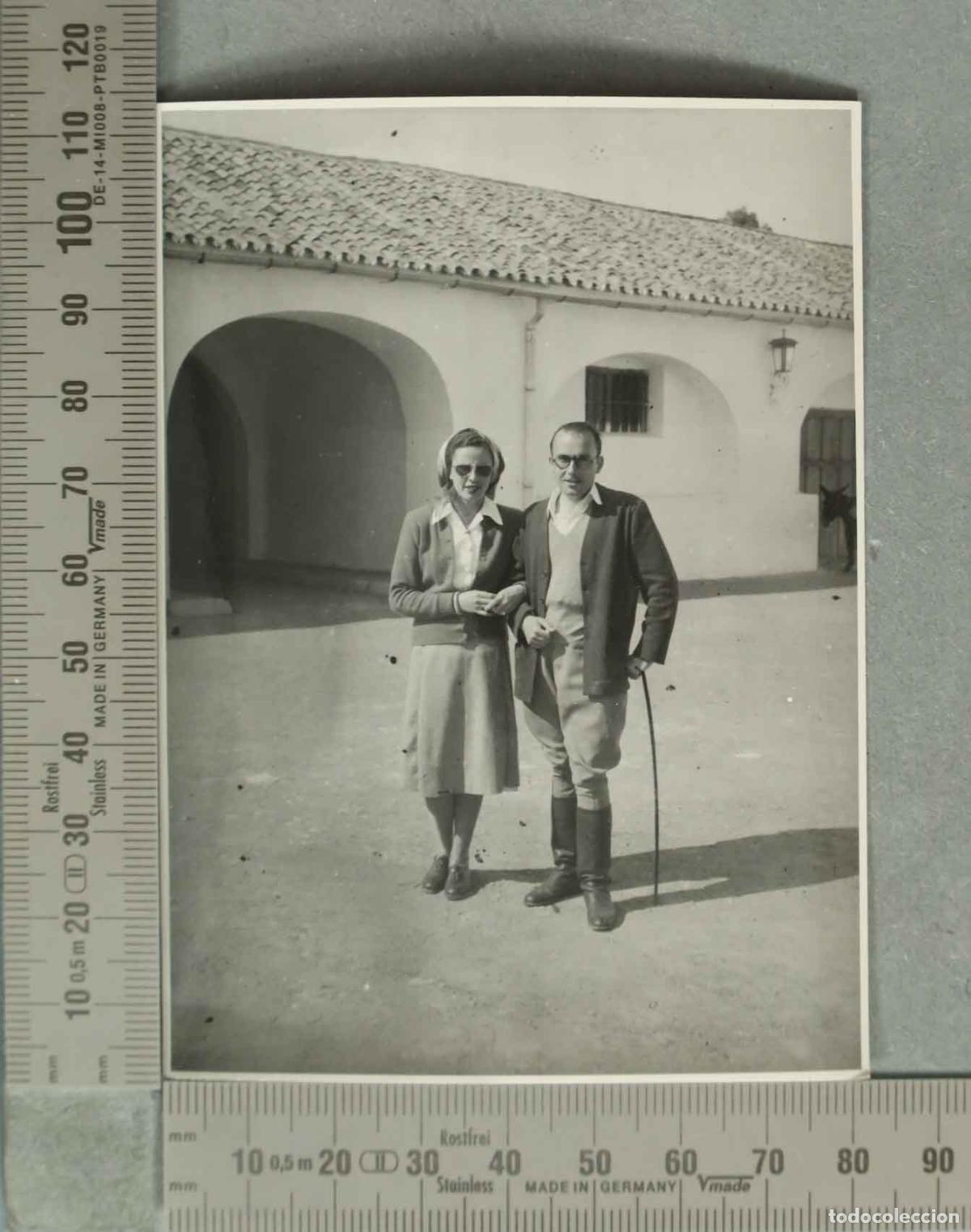 Fotografia antiga: FOTOGRAFIA. PAREJA EN FINCA CLAVERIA. HACIA 1940