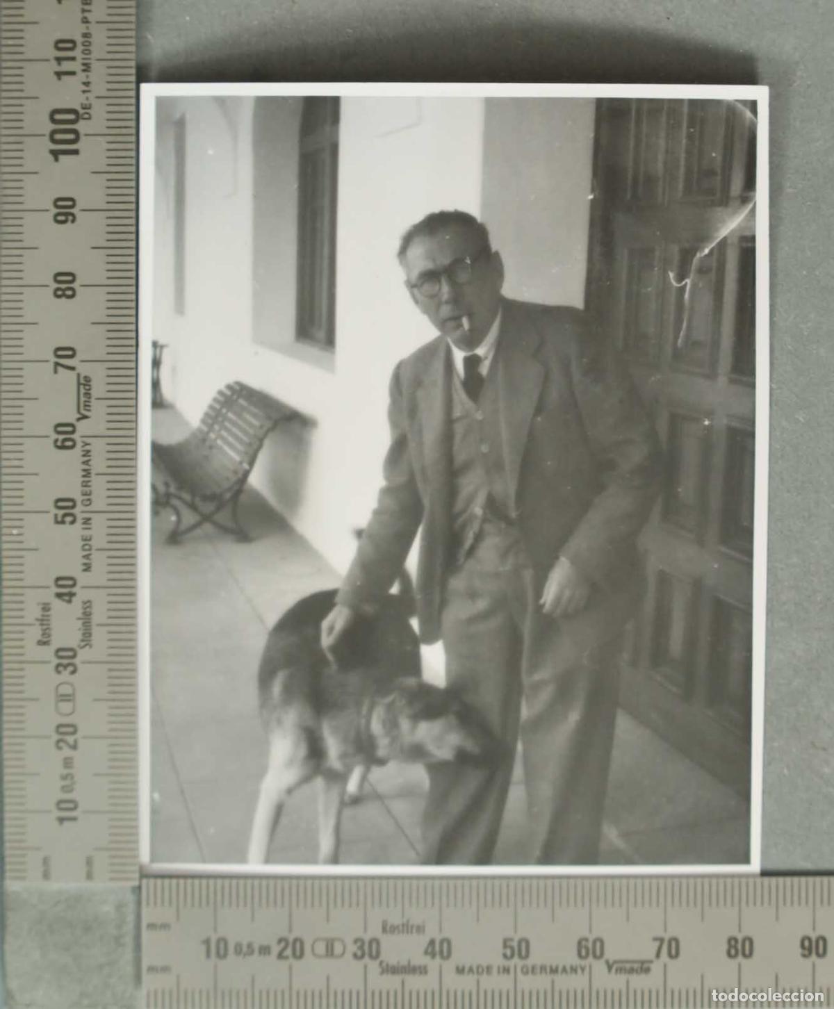 Fotograf&iacute;a antigua: FOTOGRAFIA. HOMBRE CON PERRO. HACIA 1940