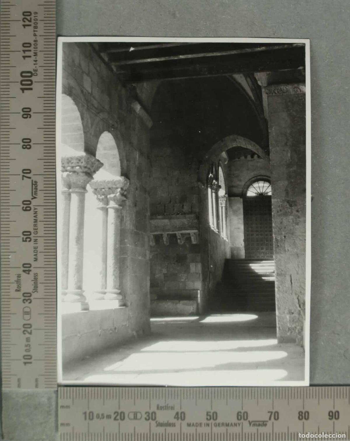 Fotograf&iacute;a antigua: FOTOGRAFIA. VISTA PORTICO IGLESIA SEGOVIA. HACIA 1940