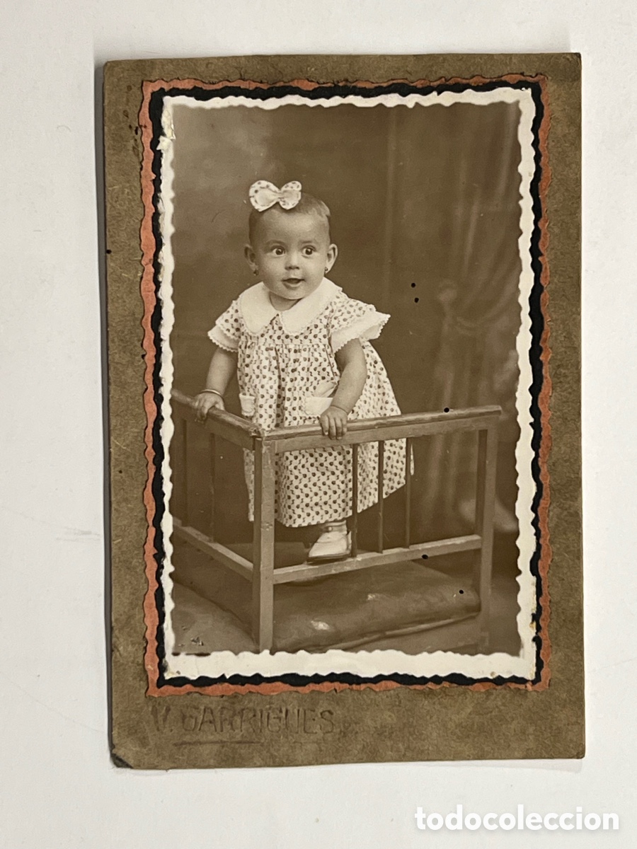 Alte Fotografie: NI&Ntilde;OS.. Ni&ntilde;a con gran lazo blanco.. Fotograf&iacute;a V. Garrigues (h.1930?) Med&iacute;das: 6,5 x 10 cm