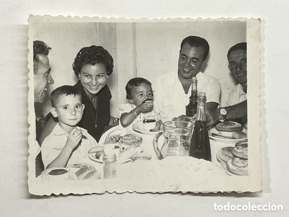 Alte Fotografie: ANNA, Valencia. Fotograf&iacute;a Chocolate a la taza en la Boda del Calisto (a.1957) Foto Jes&uacute;s CHELLA