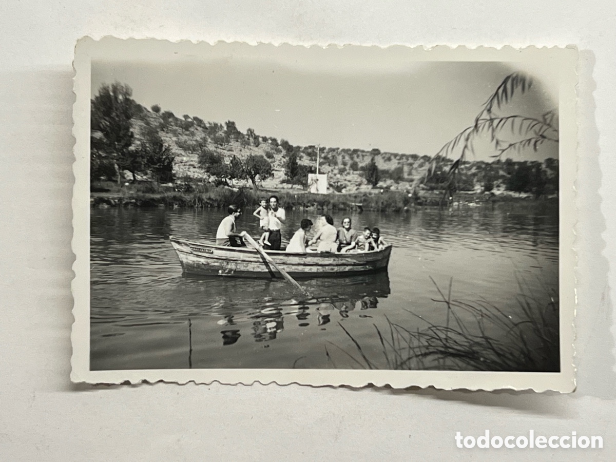 Fotograf&iacute;a antigua: ANNA, Valencia.. Fotograf&iacute;a paseo en barca por la Albufereta de Anna&hellip; (h.1960?)