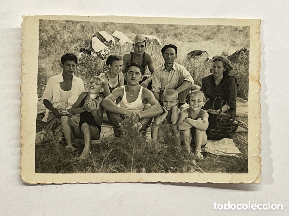 Alte Fotografie: Fotograf&iacute;a familiar un d&iacute;a de Comida en el campo.., Verano de 1953