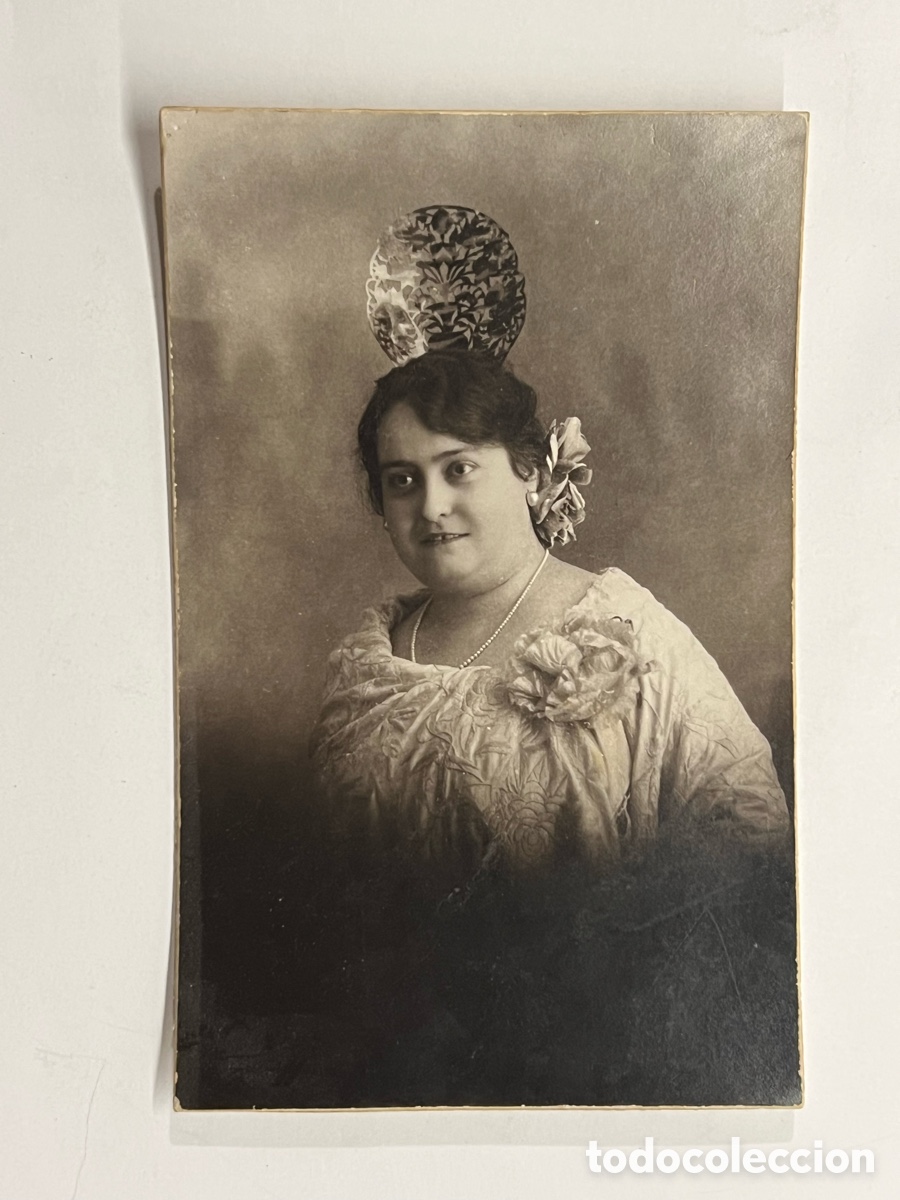 Alte Fotografie: MUJER HERMOSA.. a la Espa&ntilde;ola con Teja y Mant&oacute;n de Manila&hellip; (h.1910?) Med&iacute;das: 14 x 9 cm