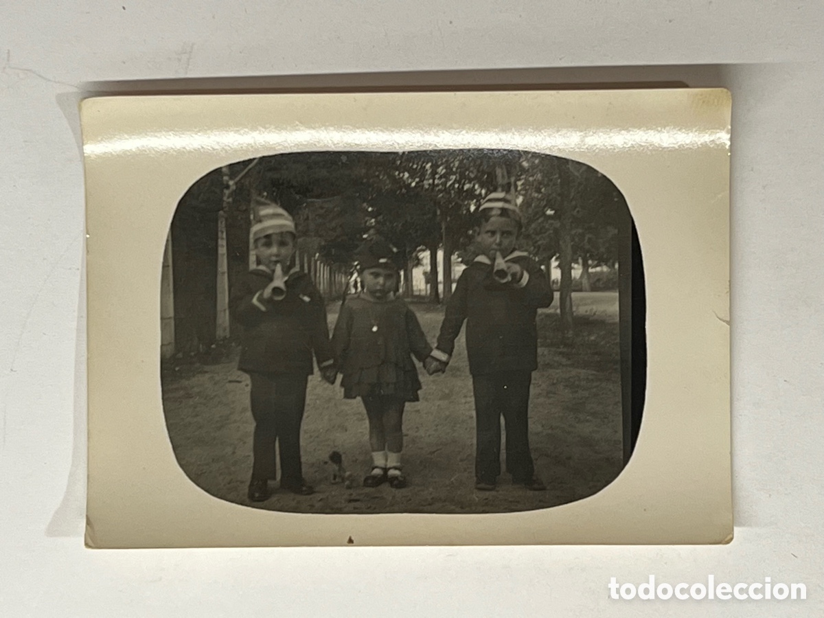 Alte Fotografie: MINUTEROS NI&Ntilde;OS.. hermosa fotograf&iacute;a Ni&ntilde;os con Trompestas.. (h.1910?) Med&iacute;das: 6,5 x 9 cm