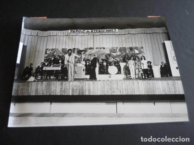 Fotografia antiga: MADRID FESTIVAL DE LA CANCION DEL VERANO PARQUE DE ATRACCIONES 1970 FOTOGRAFIA 18 X 24 CM