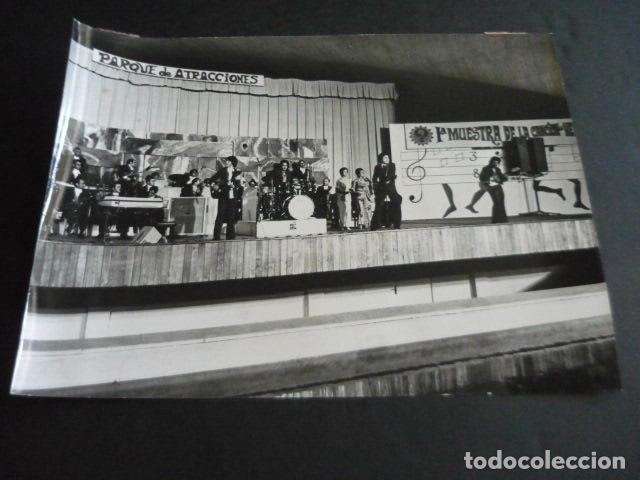Fotografia antiga: MADRID FESTIVAL DE LA CANCION DEL VERANO PARQUE DE ATRACCIONES 1970 FOTOGRAFIA 18 X 24 CM