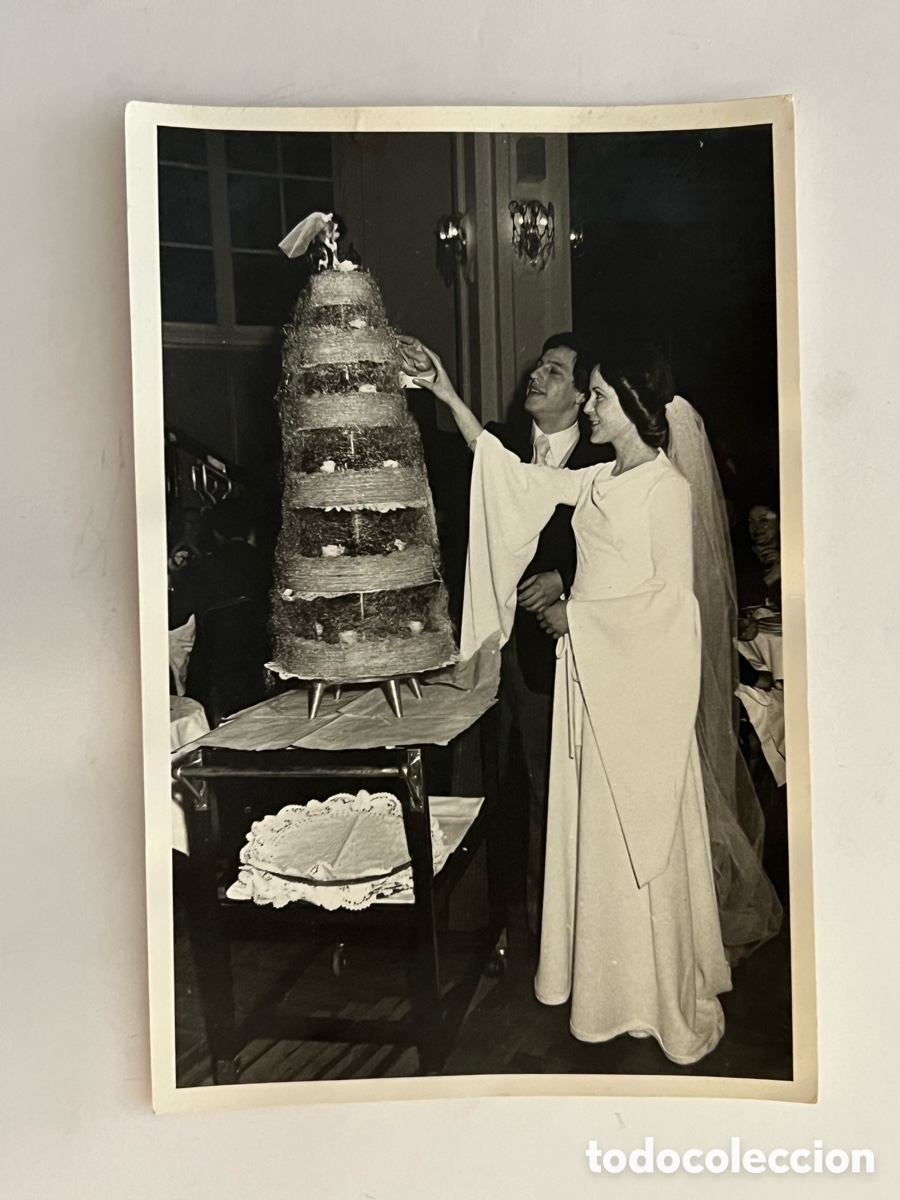 Fotografia antica: ZARAGOZA. Correas fotografo.. la Gran TarTa Nupcial.. Enamorados Novios (a.1975) Medidas: 12 x 18