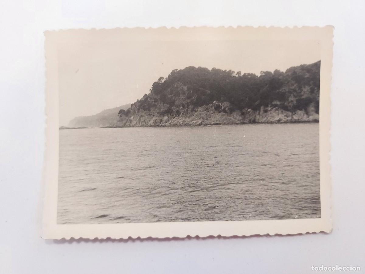 Fotograf&iacute;a antigua: FOTO DETALLE COSTA BRAVA &iquest;CAP SANT SEBASTIA, PALAFRUGELL? (DESDE CRUCERO). CA. 1950-1960. 10 X 7 CM