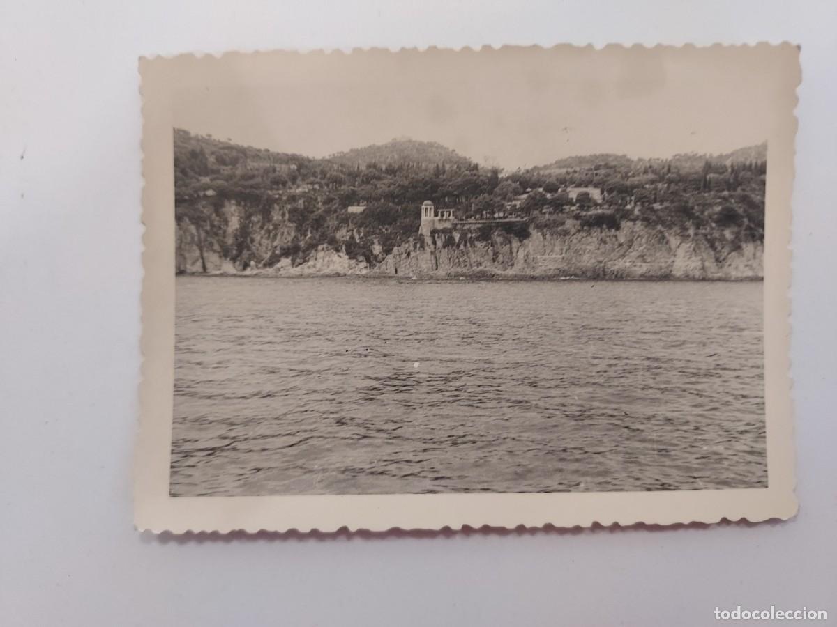 Fotograf&iacute;a antigua: FOTO BLANES AL FONDO Templete de Linn&eacute; (Jardin Bot&aacute;nico) (CRUCERO COSTA BRAVA). CA. 1950-1960. 10X7