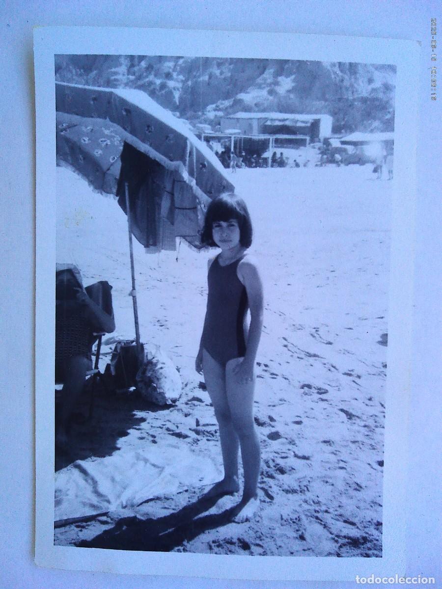Fotograf&iacute;a antigua: FOTO DE NI&Ntilde;A EN BA&Ntilde;ADOR EN LA PLAYA
