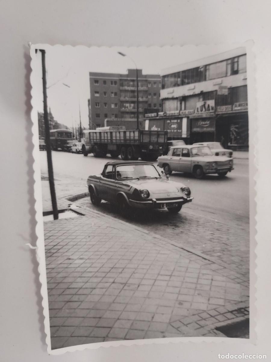 Alte Fotografie: FOTO COCHE SEAT 850 SPIDER MATRICULA MADRID. CA. 1972. 10 X 7 CM
