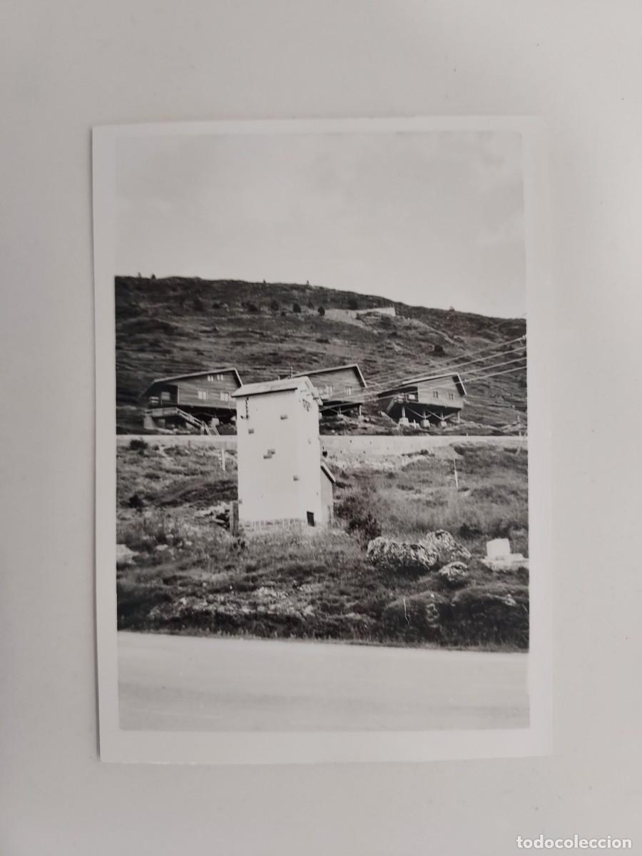 Fotograf&iacute;a antigua: FOTO CHALETS PREFABRICADOS MADERA &iquest;CANDANCHU (HUESCA)?. CA. 1970. 10 X 7 CM. POBLADO ALPINO