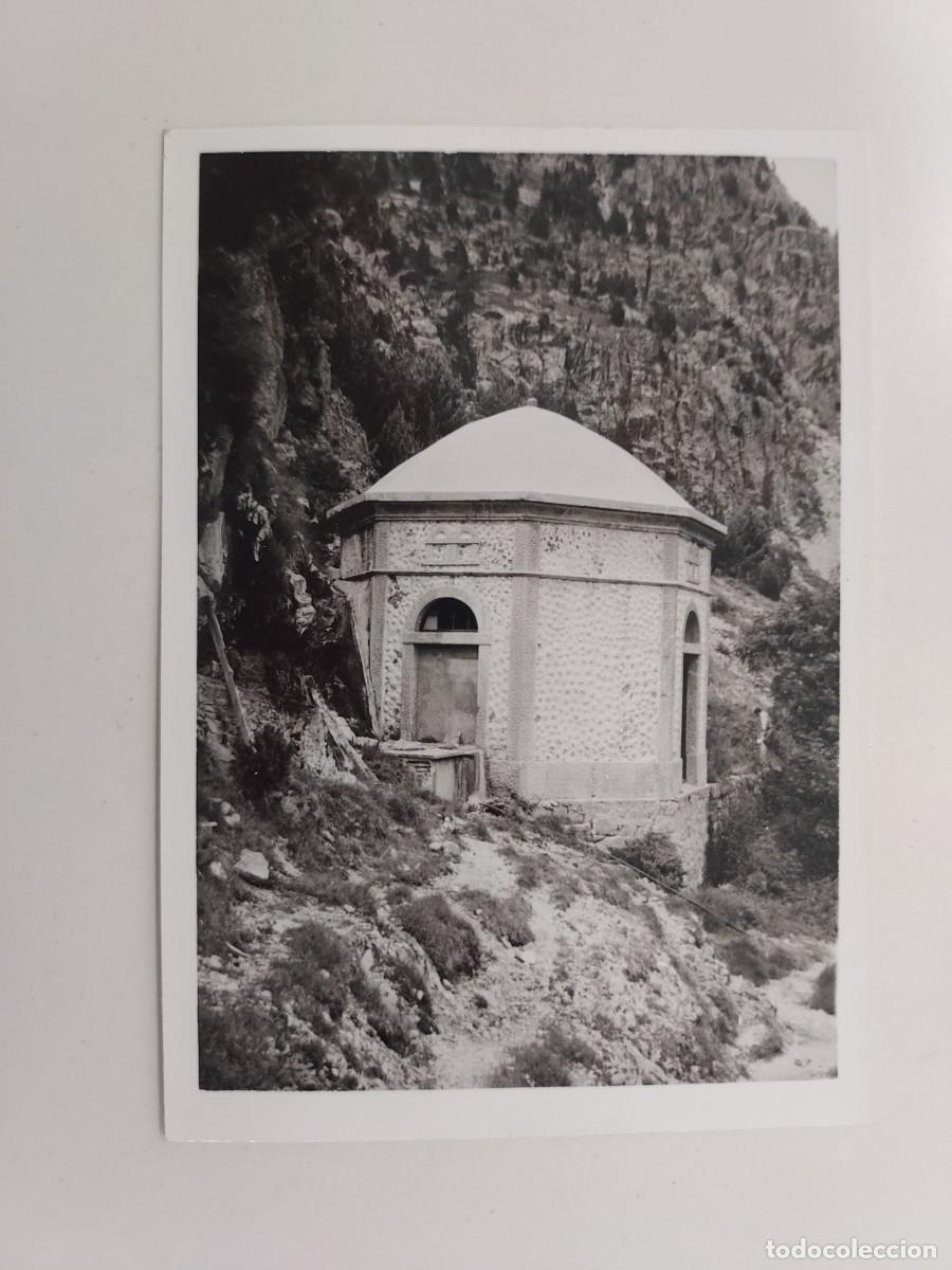 Fotograf&iacute;a antigua: FOTO BALNEARIO DE PANTICOSA TEMPLETE DE LA FUENTE DE LA LAGUNA. CA. 1970. 10 X 7 CM