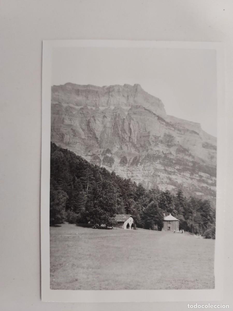 Fotograf&iacute;a antigua: FOTO PRADERA DEL VALLE DE ORDESA, ERMITA, TORLA. CA. 1970. 10 X 7 CM