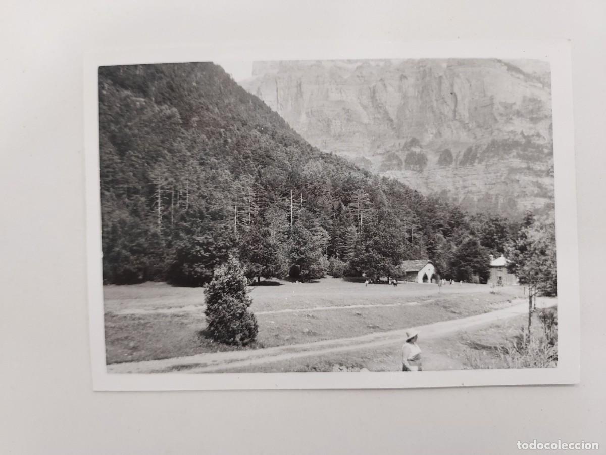 Fotograf&iacute;a antigua: FOTO PRADERA DEL VALLE DE ORDESA, ERMITA, TORLA. CA. 1970. 10 X 7 CM