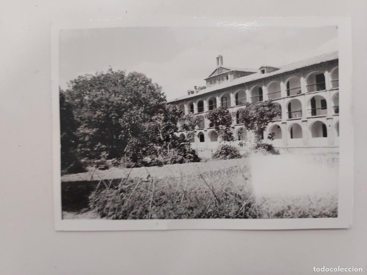 Photographie ancienne: FOTO Fachada de las antiguas celdas del Monasterio de Piedra, Nu&eacute;valos Zaragoza. CA. 1970. 10 X 7 CM