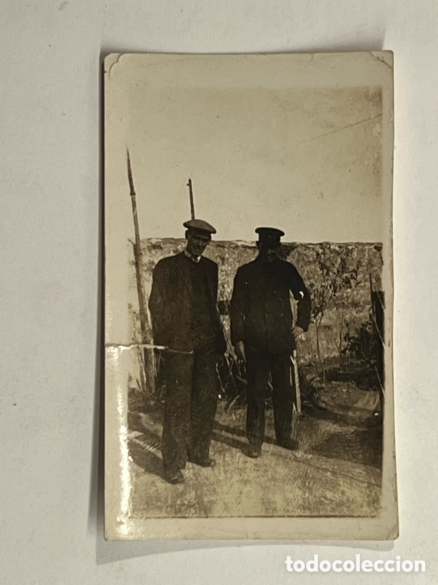 Fotograf&iacute;a antigua: FERROCARRIL. Ferroviario.. Jefe de Estaci&oacute;n .. Fotograf&iacute;a antigua (h.1930?) Med&iacute;das: 4,5 x 7,5 cm