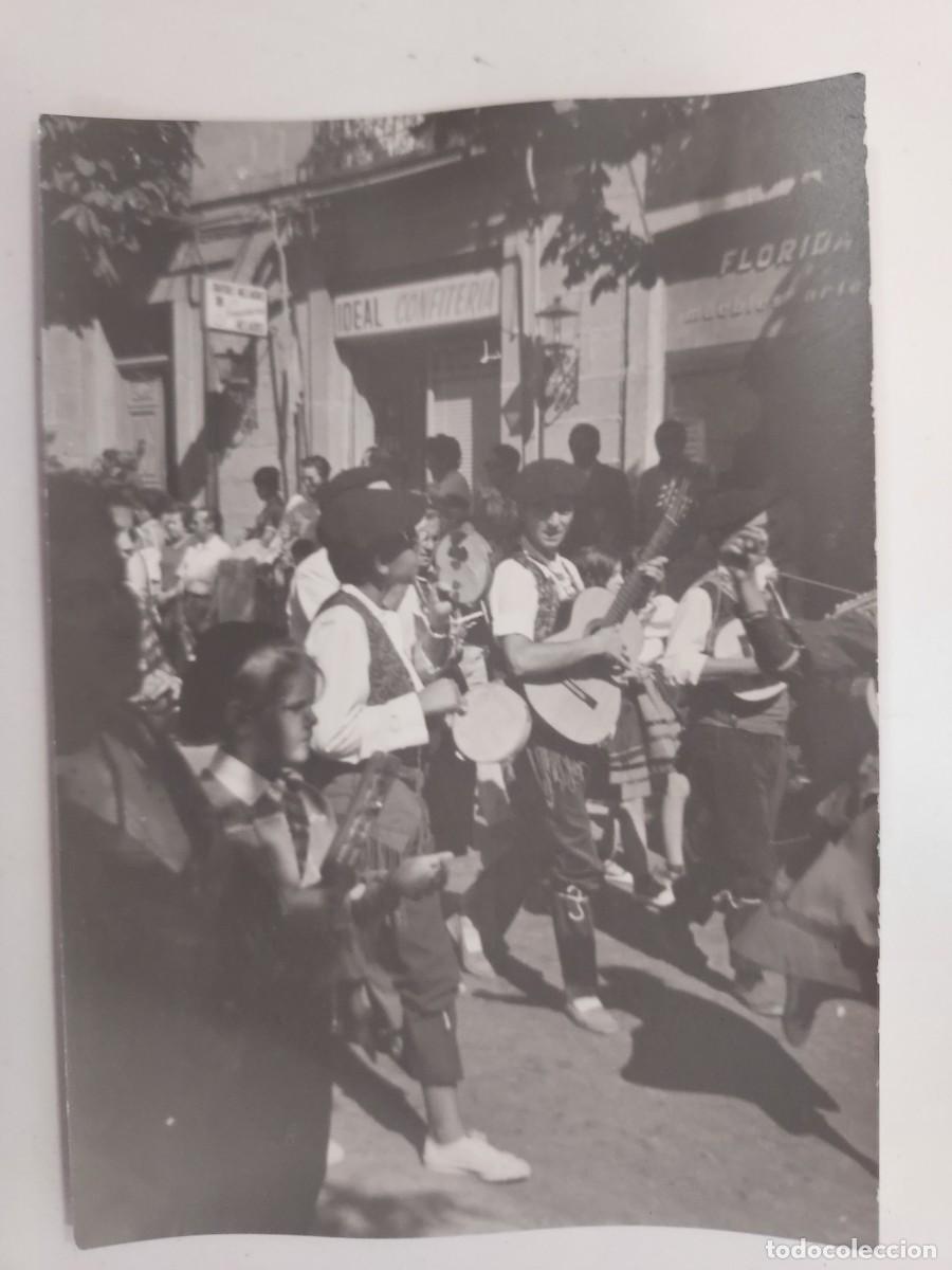 Fotografia antiga: LOTE 15 FOTOS GRAUS (HUESCA) DESFILE CARROZAS FIESTAS PATRONALES. C. 1971-1972. 10 X 7 CM