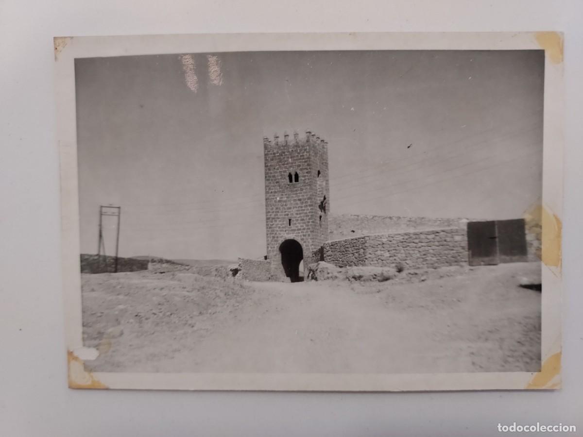 Fotograf&iacute;a antigua: Foto Monasterio de Piedra Torre del Homenaje. Zaragoza. Ca. 1972. 10 X 7 CM