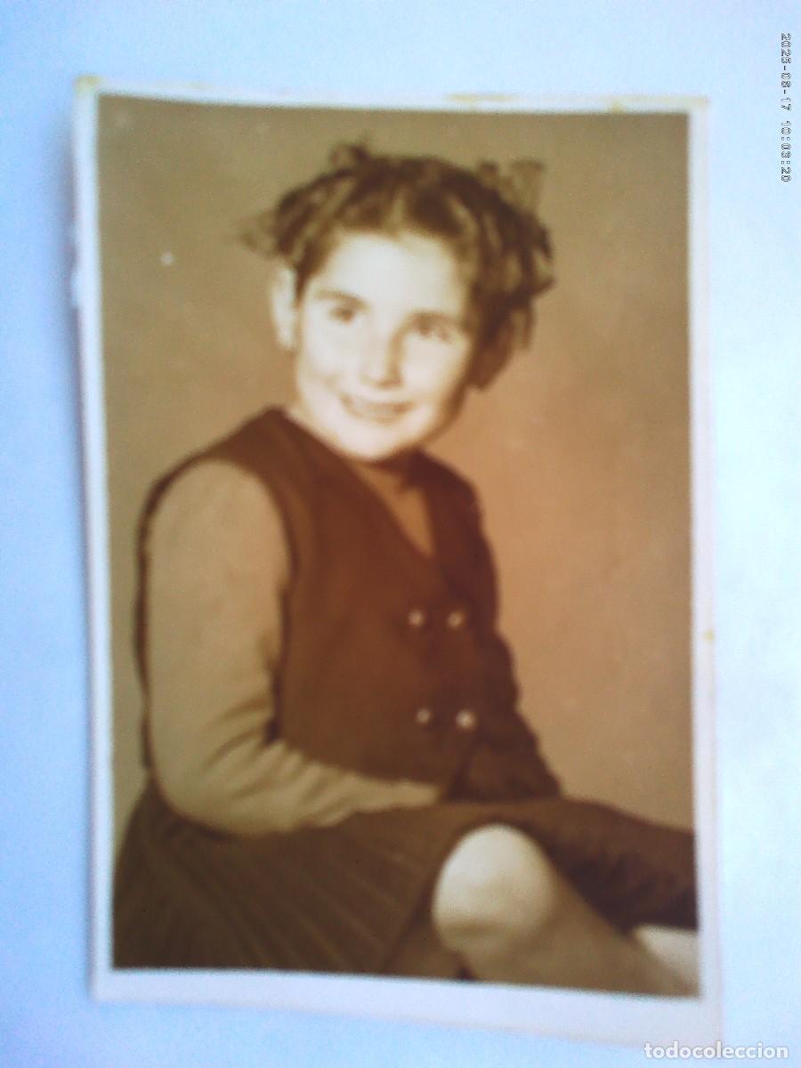 Fotograf&iacute;a antigua: PRECIOSA FOTO DE ESTUDIO DE NI&Ntilde;A CON LACITOS , 1954. DE LLORET , SABADELL