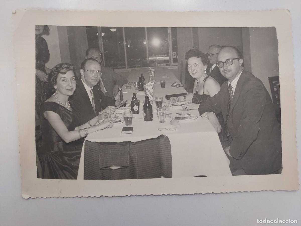 Photographie ancienne: FOTOGRAFOS MANZANO Y MORANCHEL MADRID. DIRECTOR CINE Y GUIONISTA PIO BALLESTEROS. 1958. 17 X 11 CM