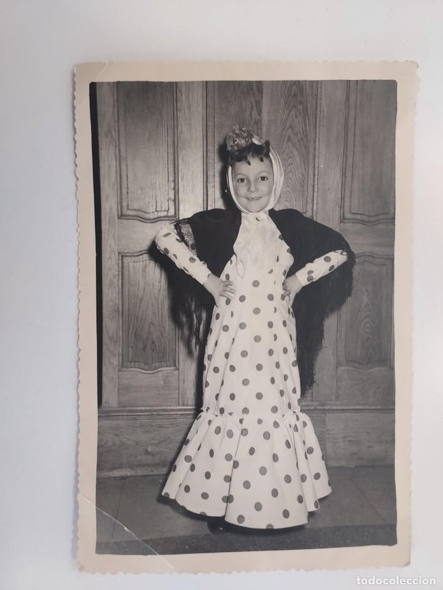 Photographie ancienne: REPORTAJES GRAFICOS MASI MADRID. NI&Ntilde;A TRAJE DE CHULAPA CON MANTON. 1959. 17 X 11 CM