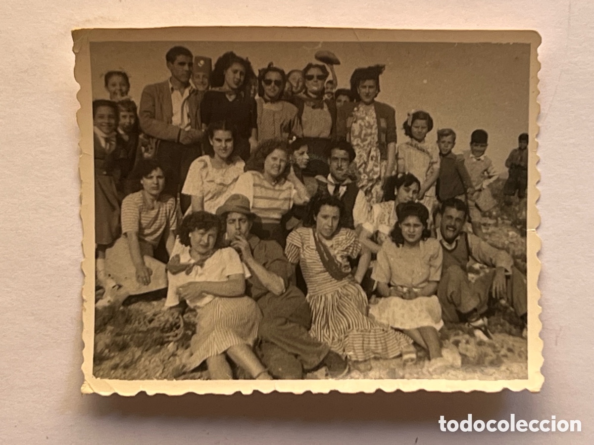 Antique Photography: ELDA. Gentes de Elda en tiempos de Postguerra Espa&ntilde;ola. (h.1945?) Med&iacute;das: 7,5 x 6 cm