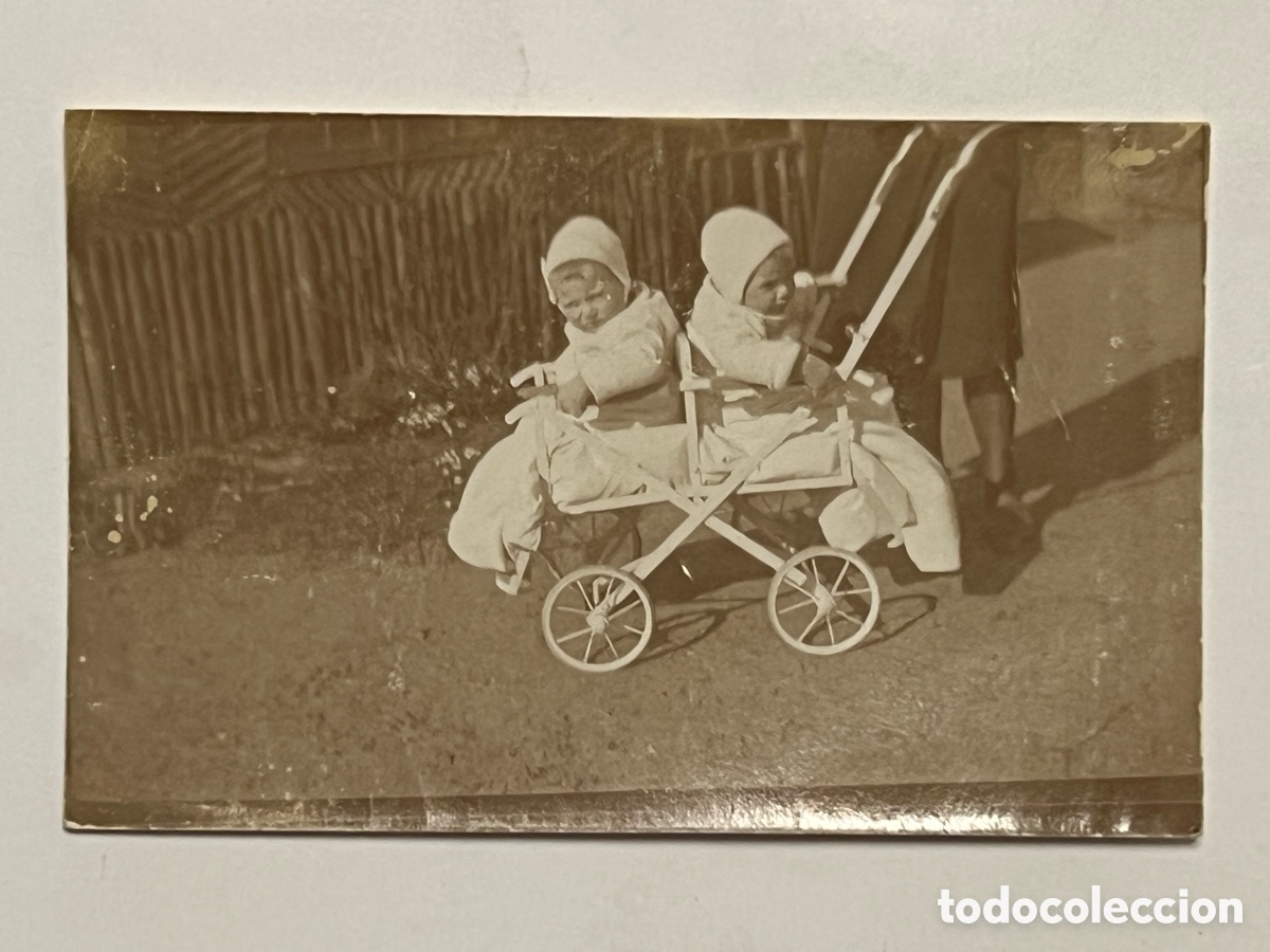 Fotograf&iacute;a antigua: NI&Ntilde;OS SUECOS.. Fotograf&iacute;a antigua de una familia Sueca (h.1900?) Med&iacute;das: 7 x 11 cm.,