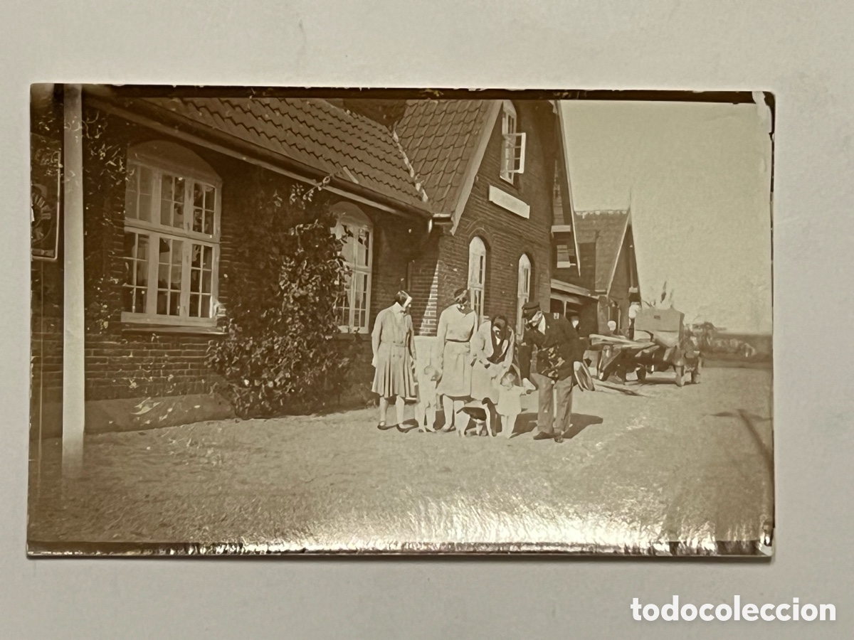 Fotograf&iacute;a antigua: NI&Ntilde;OS SUECOS.. Fotograf&iacute;a antigua de una familia Sueca (h.1900?) Med&iacute;das: 7 x 11 cm