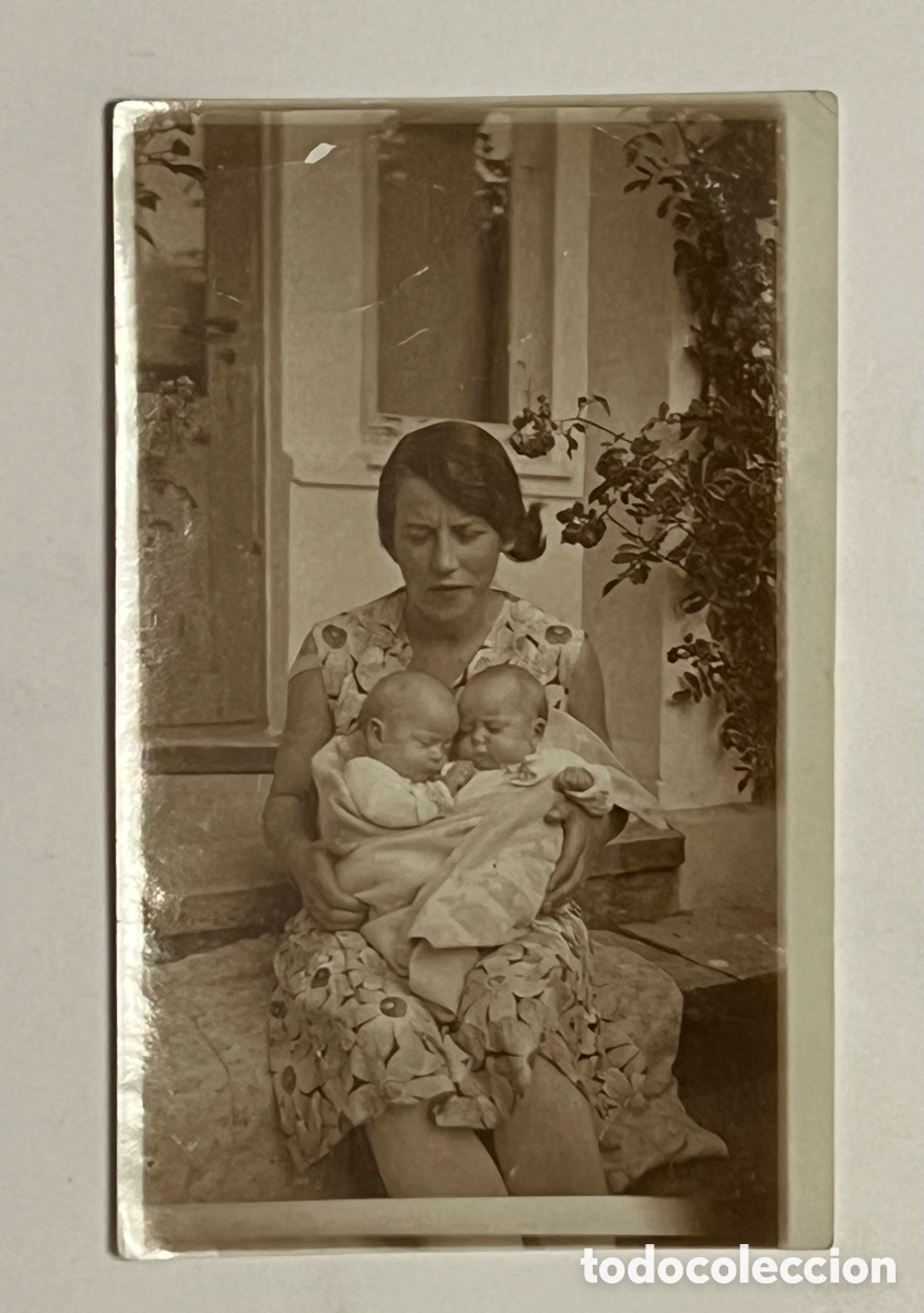 Fotograf&iacute;a antigua: NI&Ntilde;OS SUECOS.. Fotograf&iacute;a antigua de una familia Sueca (h.1900?) Med&iacute;das: 7 x 11 cm