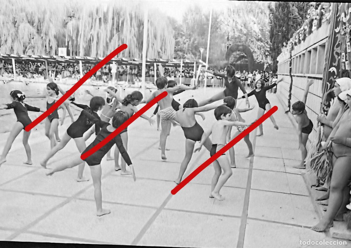 Photographie ancienne: Madrid, Piscina Municipal El Lago &ndash; Actividad infantil a&ntilde;os 60/70 &ndash; Negativo original 35 mm Natacion