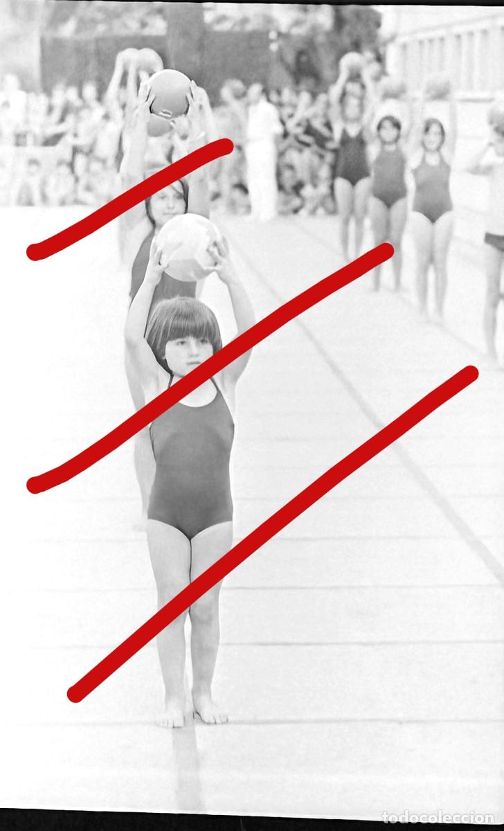 Photographie ancienne: Madrid, Piscina Municipal El Lago &ndash; Actividad infantil a&ntilde;os 60/70 &ndash; Negativo original 35 mm Natacion