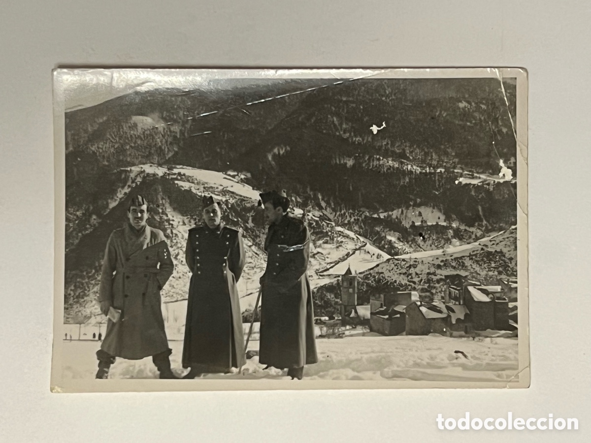 Photographie ancienne: MILITAR.. Soldados espa&ntilde;oles con Capote.. en alg&uacute;n lugar de los Pirineos (a.1946)