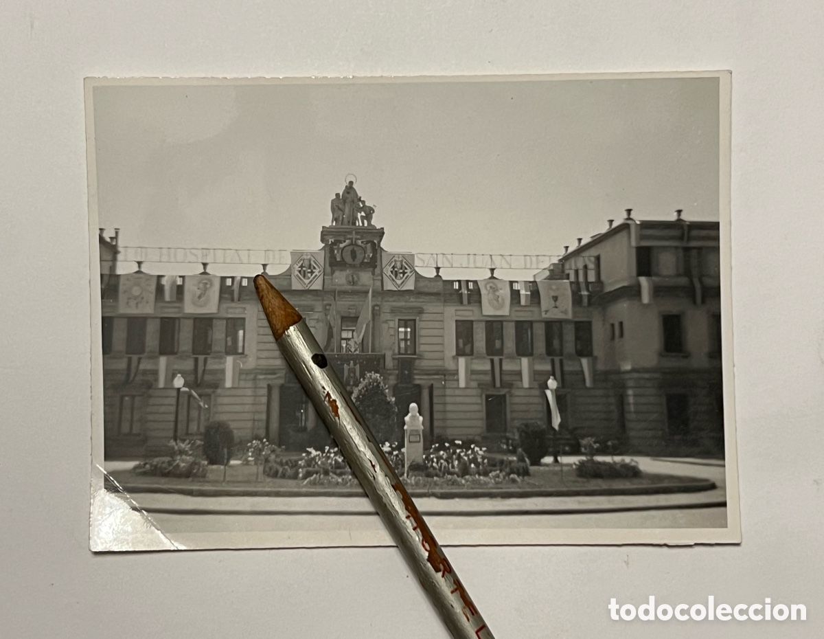 Fotograf&iacute;a antigua: BARCELONA. Fotografia Asilo San Juan de Dios adornado para el Congreso Eucar&iacute;stico (a.1952)