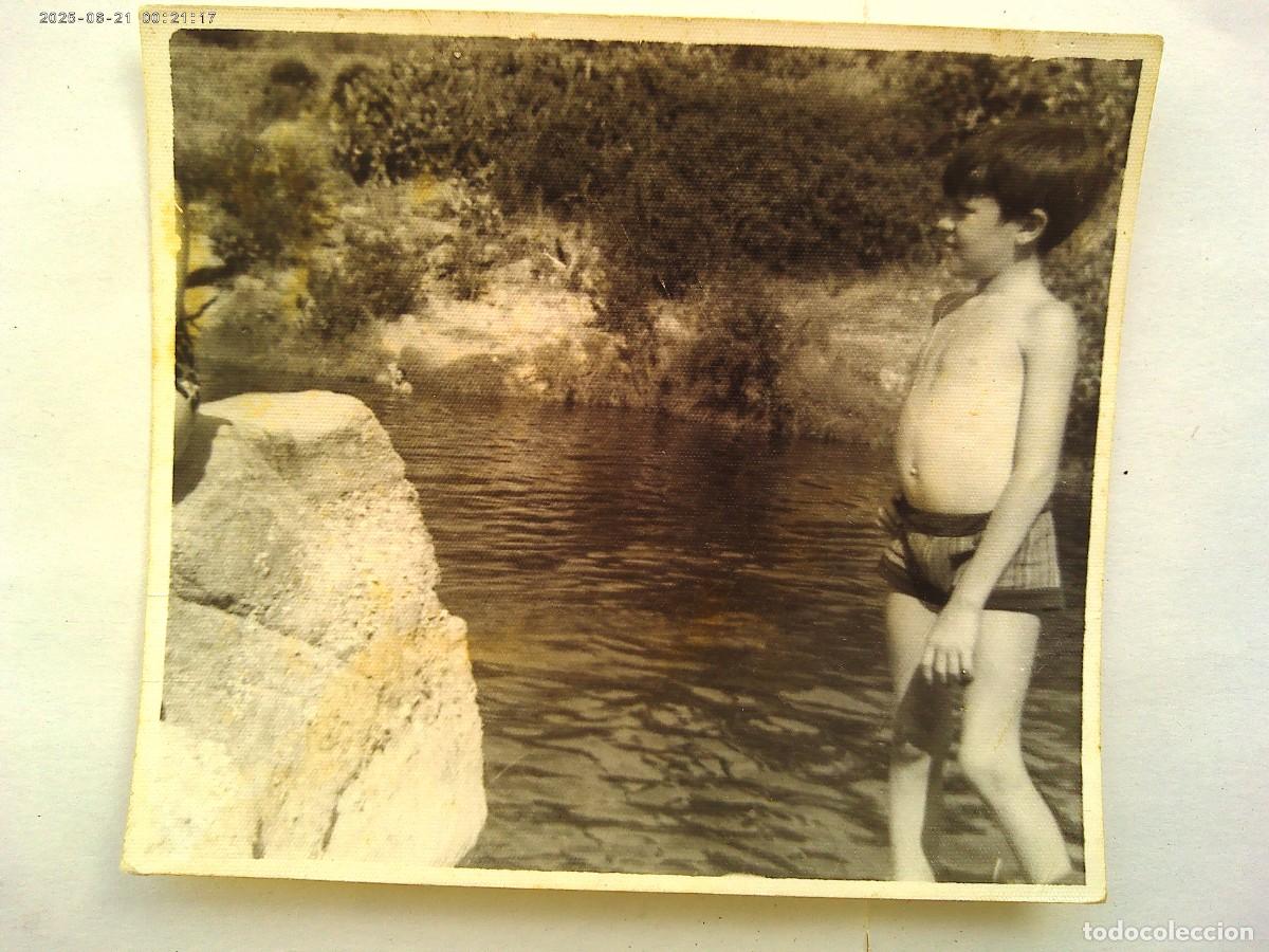 Fotograf&iacute;a antigua: FOTO DE NI&Ntilde;O EN BA&Ntilde;ADOR EN UNA RIBERA